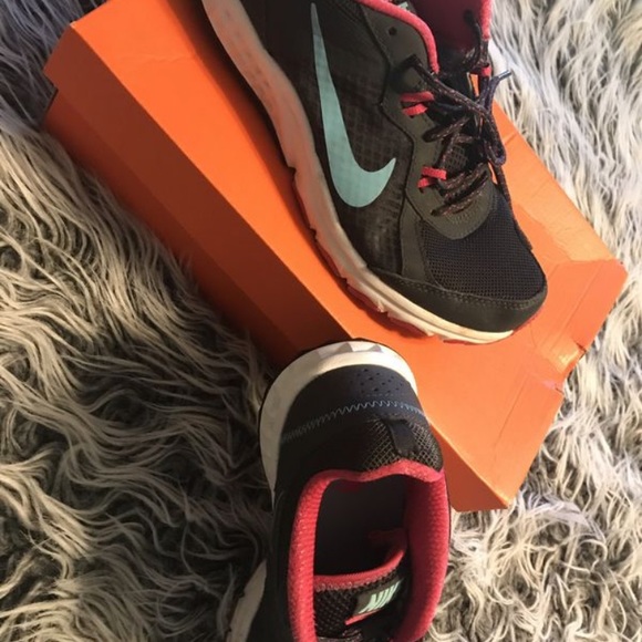 Nike - Picture 3 of 4